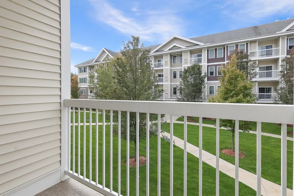 12 Braemoor Woods Road Salem NH 03079