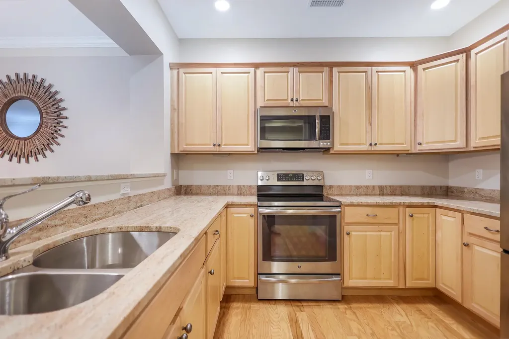 12 Braemoor Woods Road Salem NH 03079