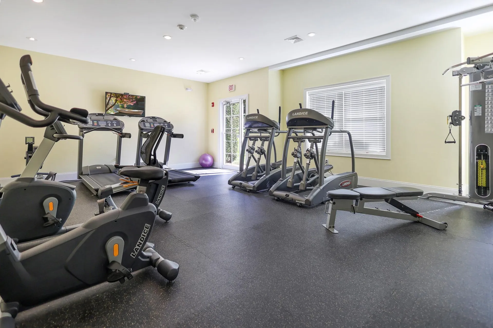 12 Braemoor Woods Road Salem NH 03079