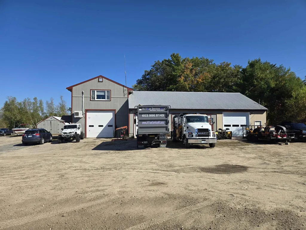 1195 Whittier Highway Moultonborough NH 03254