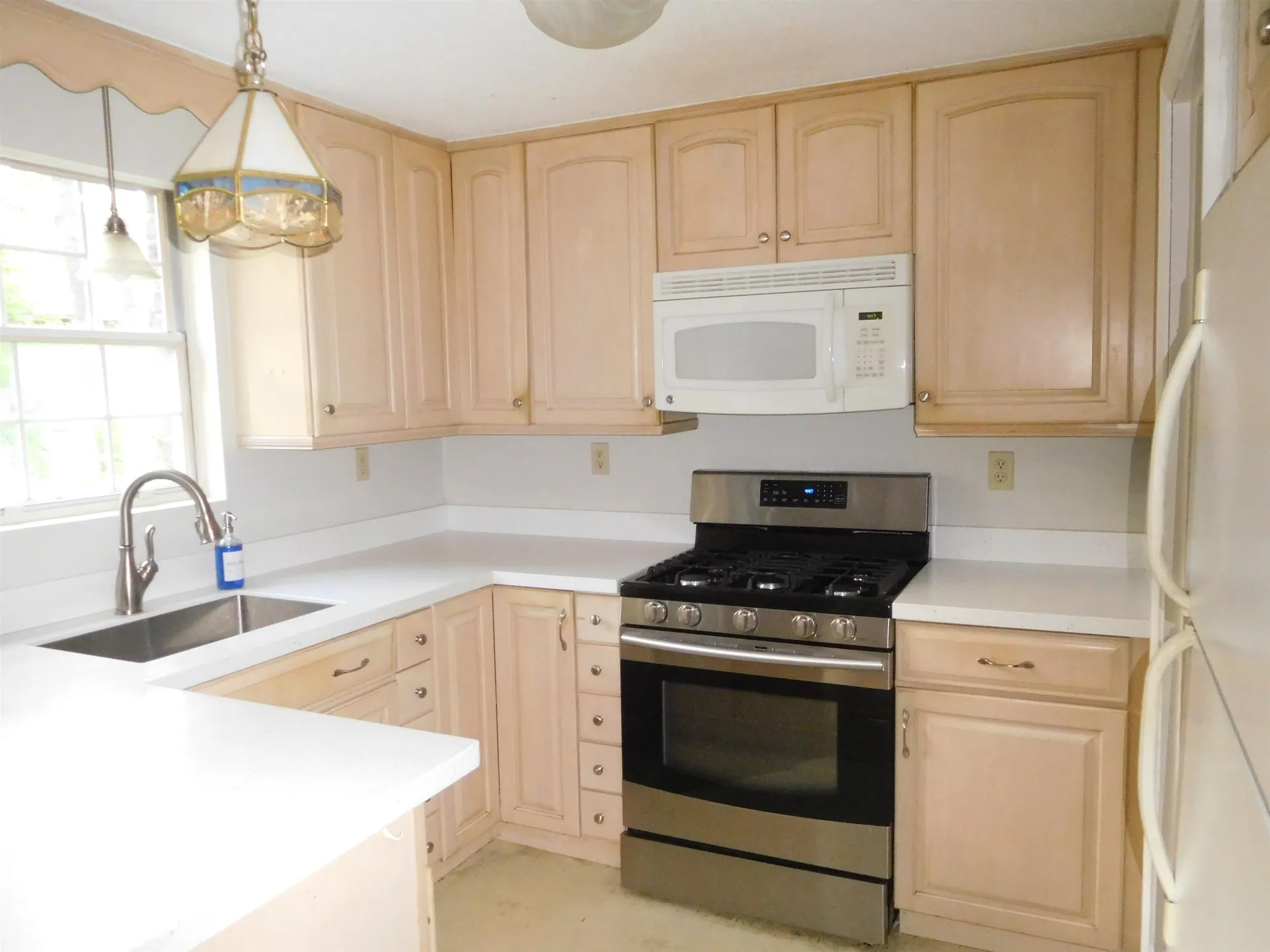 169 Fieldstone Drive Londonderry NH 03053