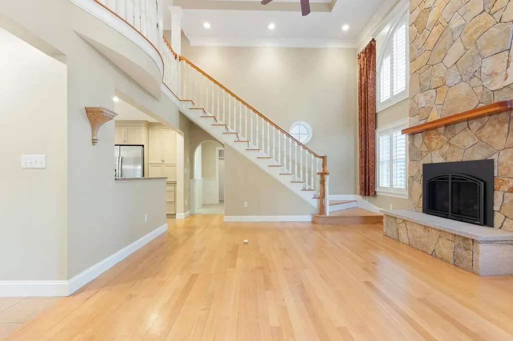 17 Welch Road Londonderry NH 03053