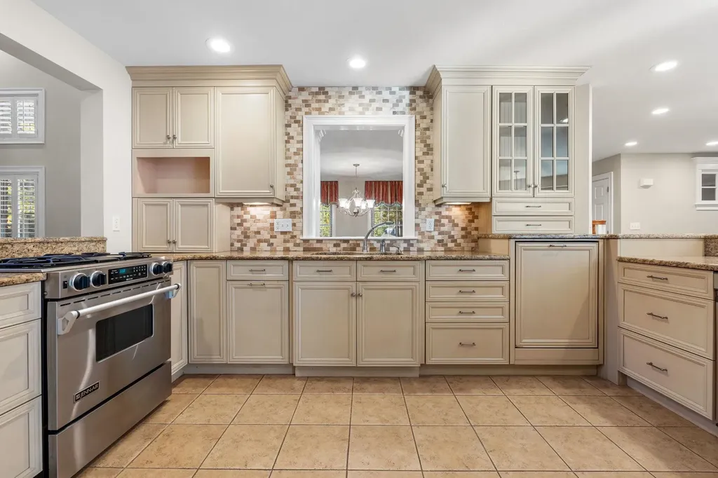 17 Welch Road Londonderry NH 03053