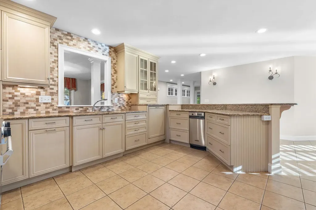 17 Welch Road Londonderry NH 03053