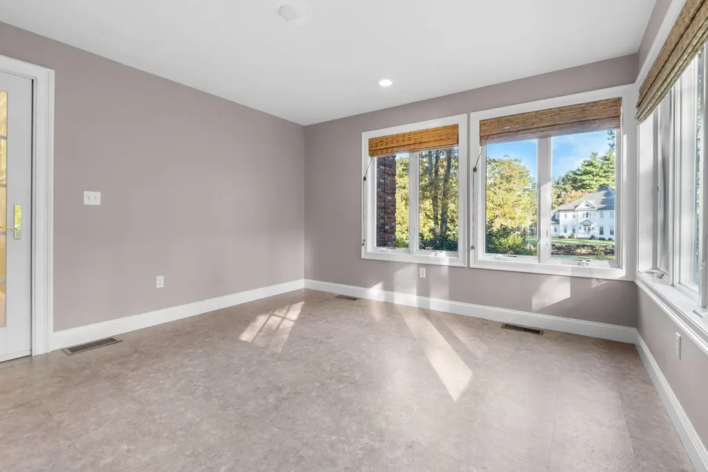 17 Welch Road Londonderry NH 03053