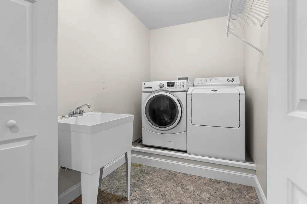 17 Welch Road Londonderry NH 03053