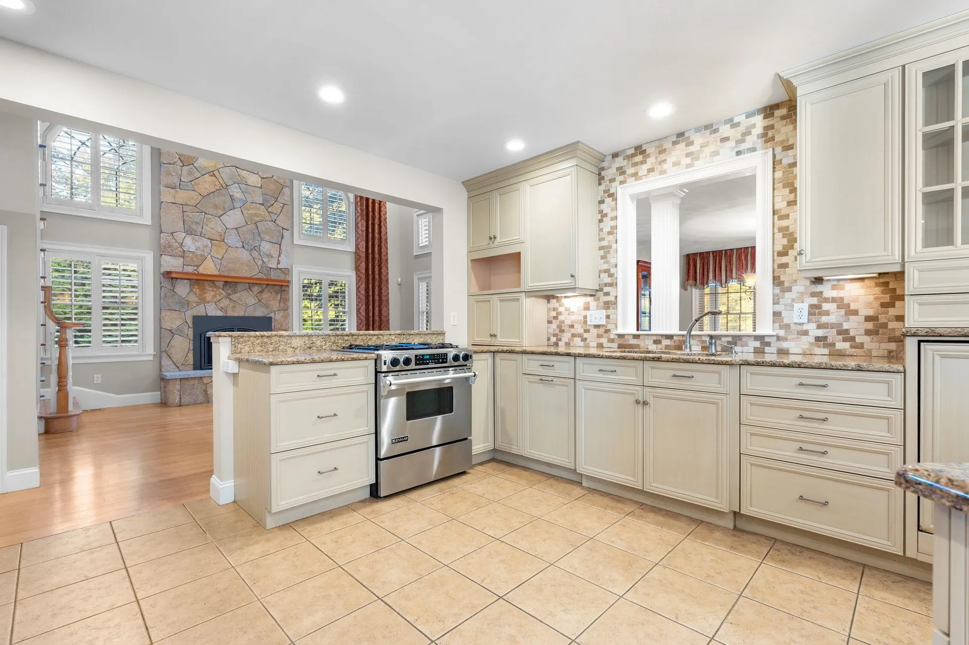 17 Welch Road Londonderry NH 03053