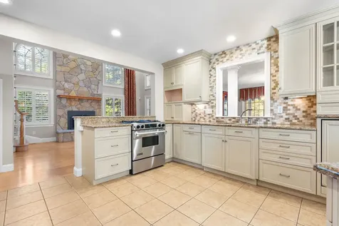 17 Welch Road Londonderry NH 03053