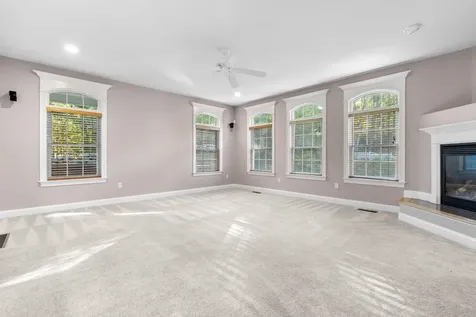 17 Welch Road Londonderry NH 03053