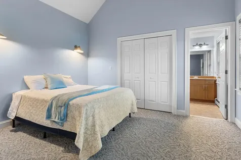 17 Welch Road Londonderry NH 03053