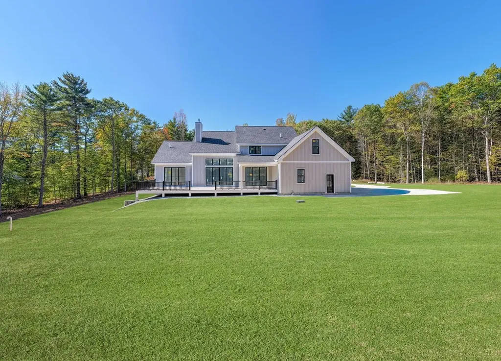 39 Lake Country Road Meredith NH 03253