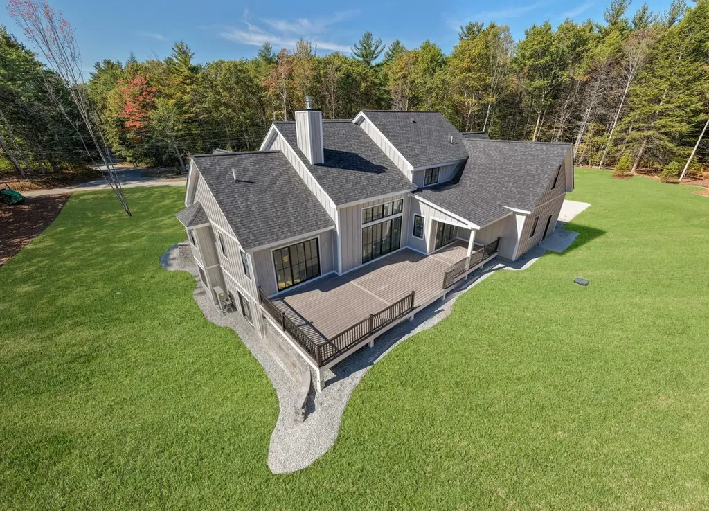 39 Lake Country Road Meredith NH 03253