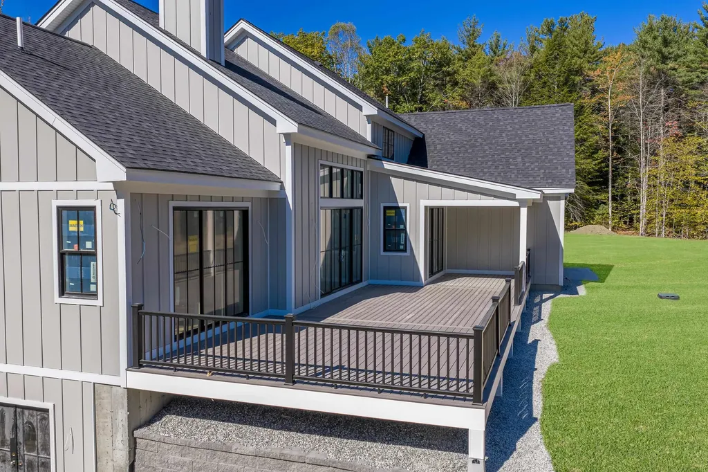 39 Lake Country Road Meredith NH 03253