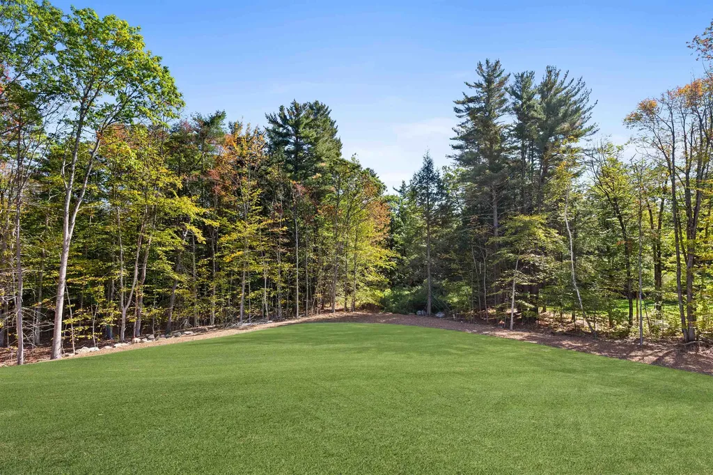 39 Lake Country Road Meredith NH 03253