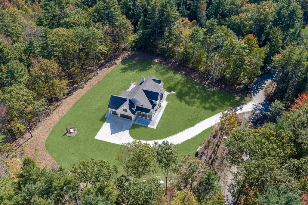 39 Lake Country Road Meredith NH 03253