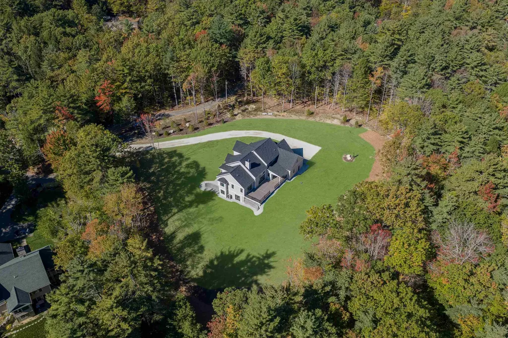 39 Lake Country Road Meredith NH 03253