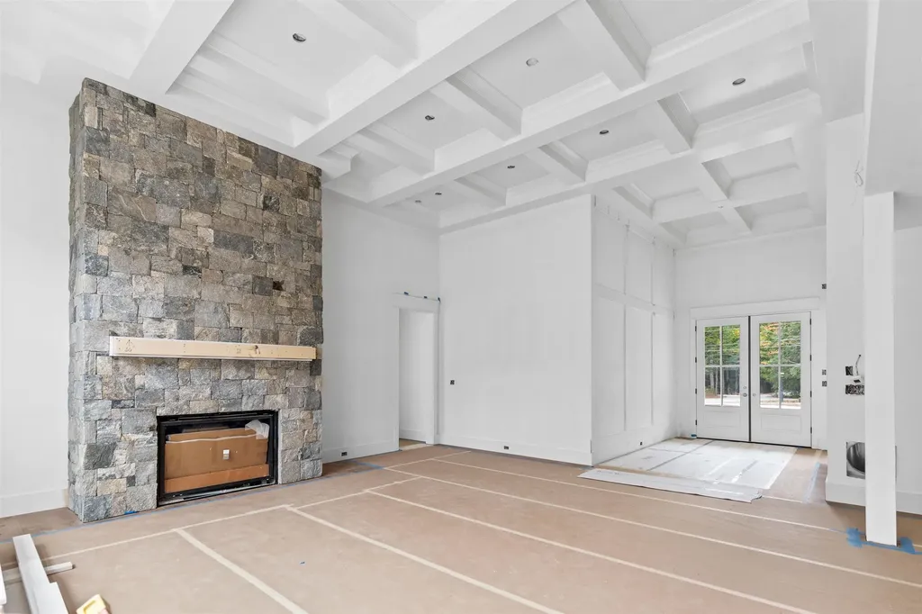 39 Lake Country Road Meredith NH 03253