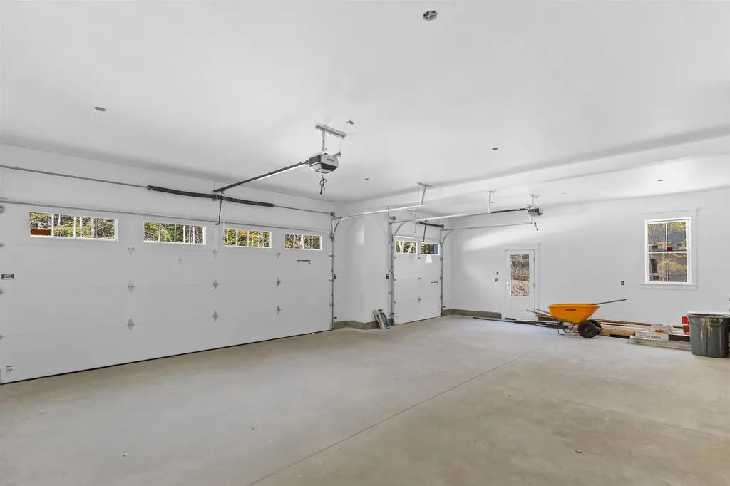 39 Lake Country Road Meredith NH 03253