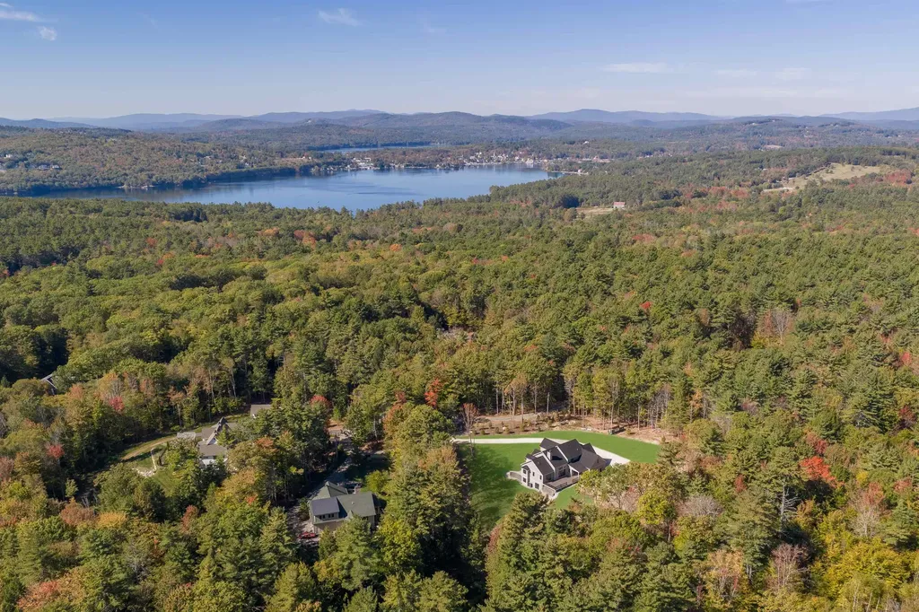 39 Lake Country Road Meredith NH 03253