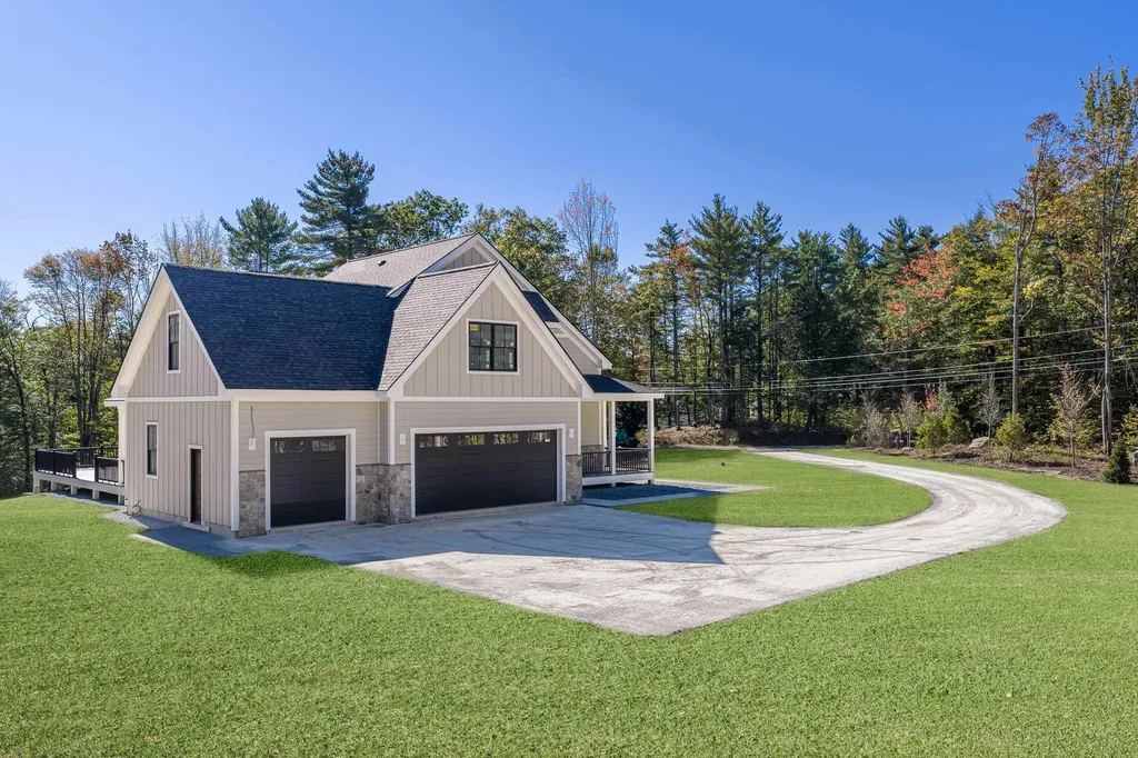 39 Lake Country Road Meredith NH 03253