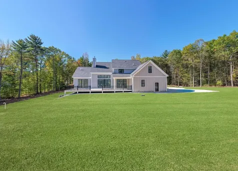 39 Lake Country Road Meredith NH 03253