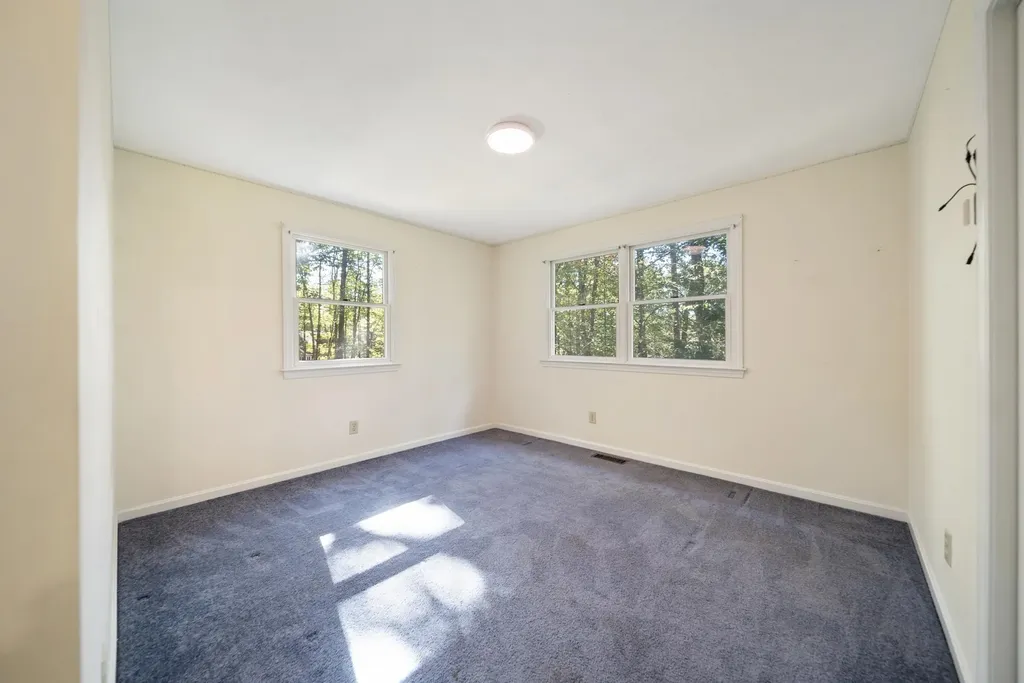 328 E Dunbarton Road Goffstown NH 03045