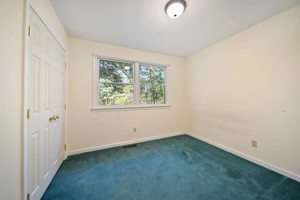 328 E Dunbarton Road Goffstown NH 03045