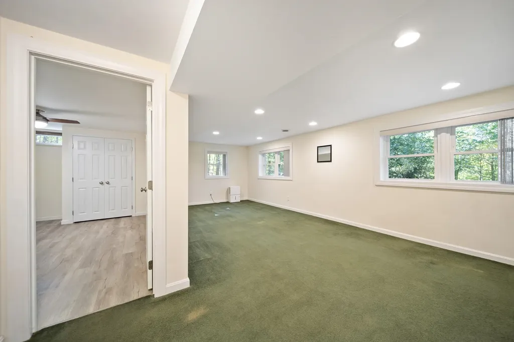 328 E Dunbarton Road Goffstown NH 03045