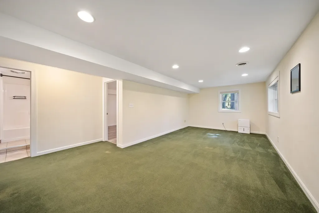 328 E Dunbarton Road Goffstown NH 03045