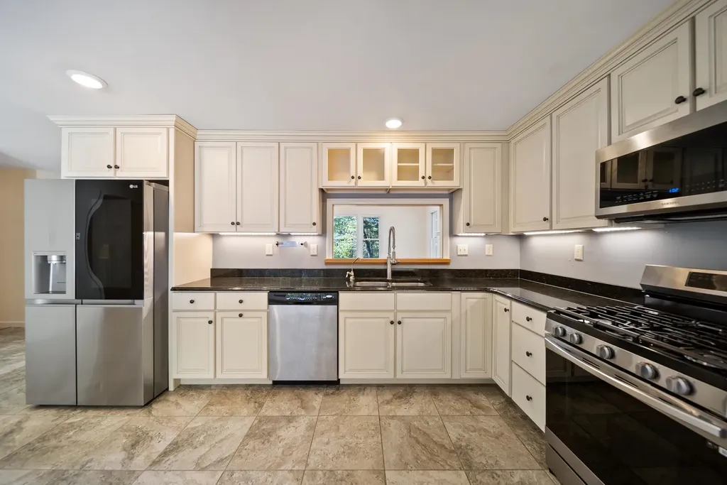 328 E Dunbarton Road Goffstown NH 03045