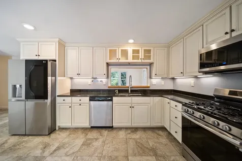 328 E Dunbarton Road Goffstown NH 03045