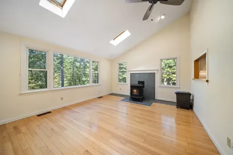 328 E Dunbarton Road Goffstown NH 03045