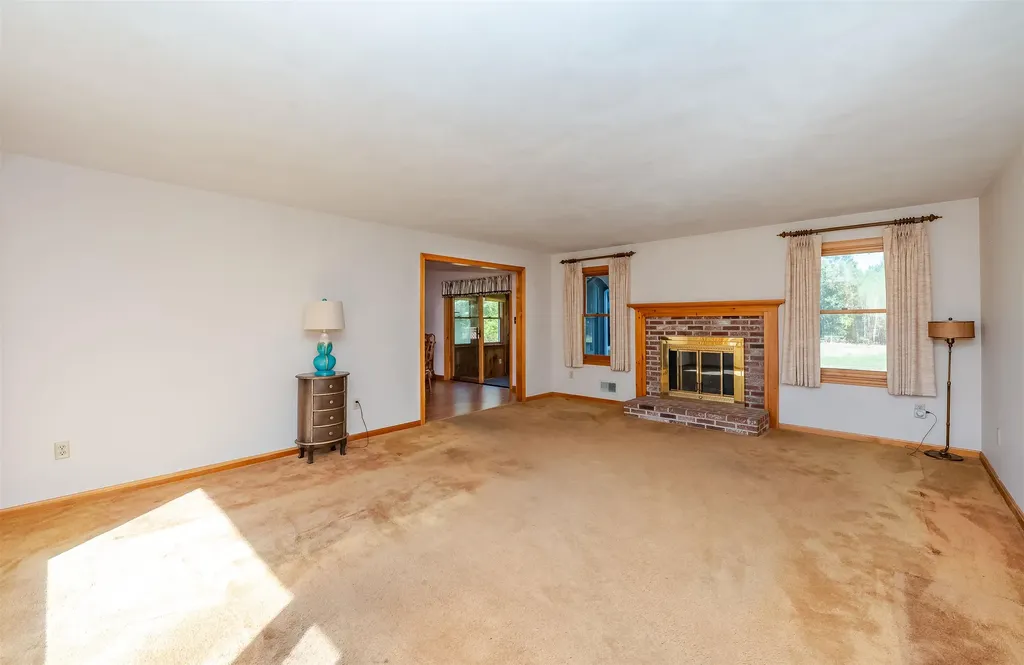 115 Winnicutt Road Stratham NH 03885