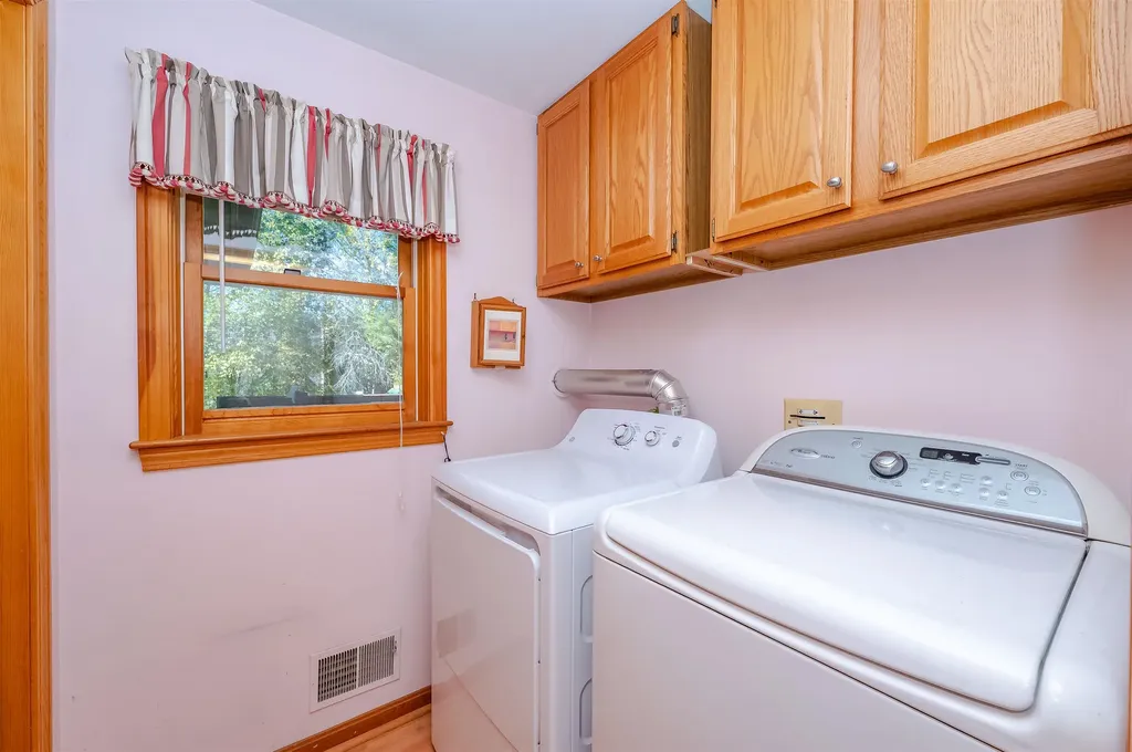 115 Winnicutt Road Stratham NH 03885