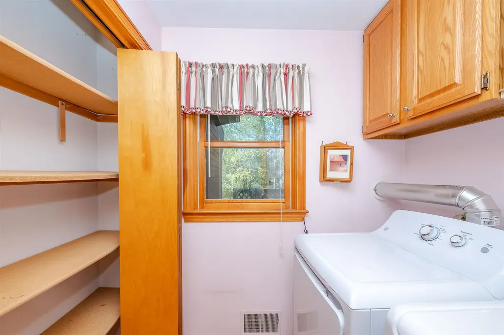 115 Winnicutt Road Stratham NH 03885