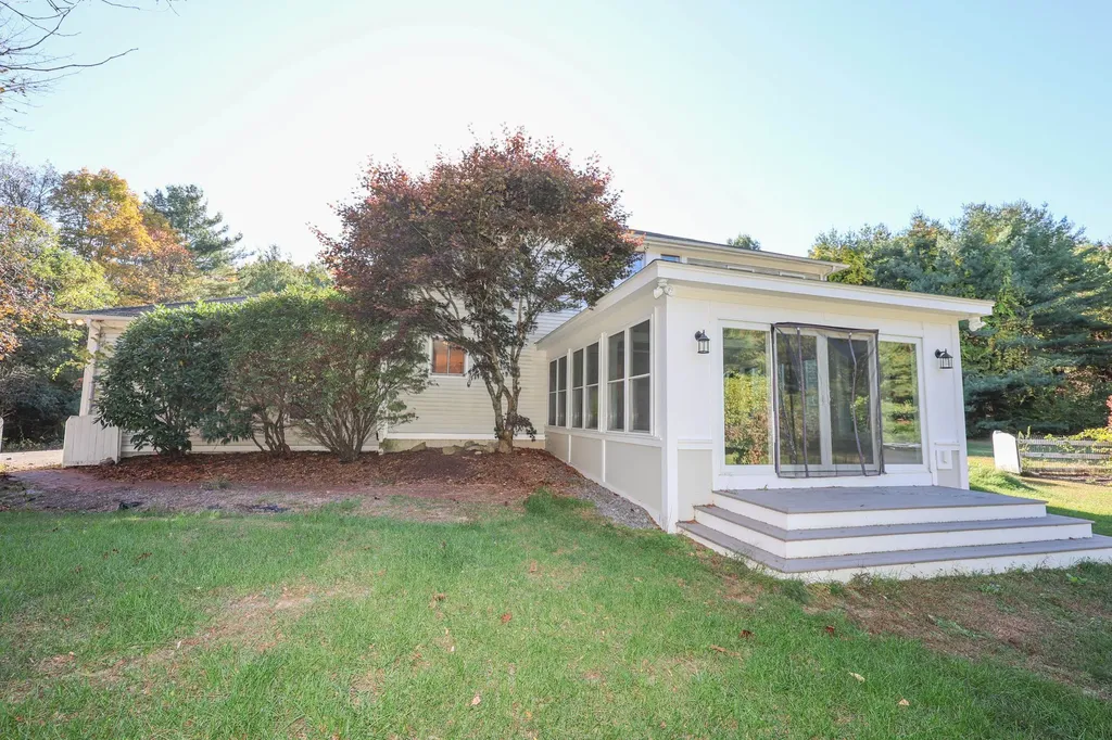 334 Broad Street Hollis NH 03049