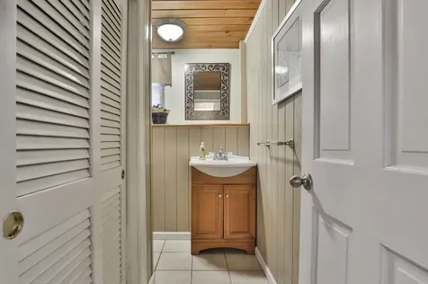 17 Herrick Street Nashua NH 03060