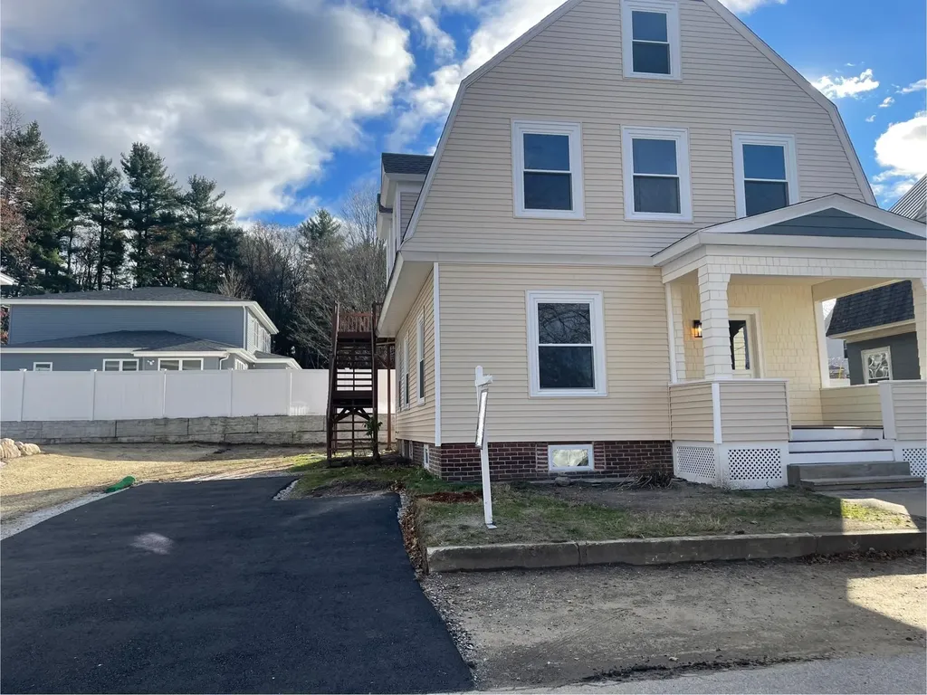 118 W Hillcrest Avenue Manchester NH 03103