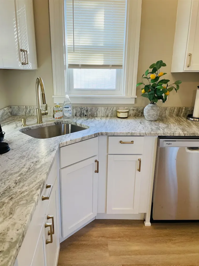 118 W Hillcrest Avenue Manchester NH 03103