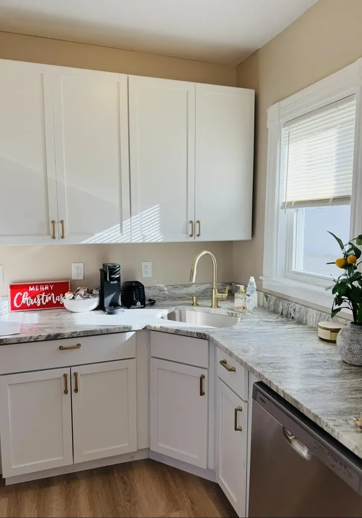 118 W Hillcrest Avenue Manchester NH 03103