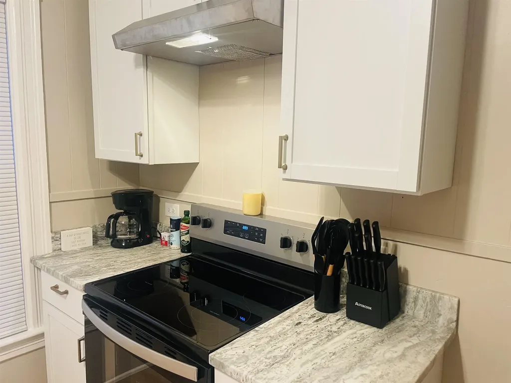 118 W Hillcrest Avenue Manchester NH 03103