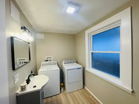 118 W Hillcrest Avenue Manchester NH 03103