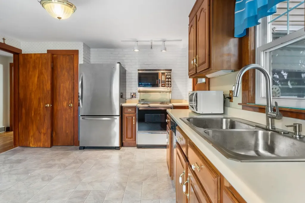 155 Tolles Street Nashua NH 03064