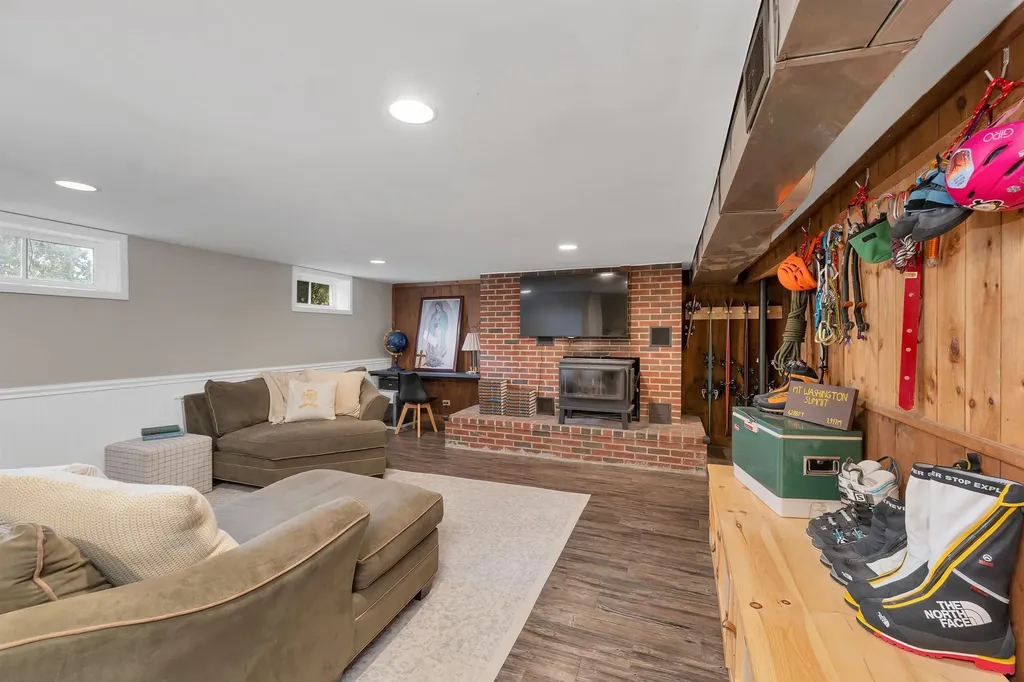 99 Elm Street Goffstown NH 03045