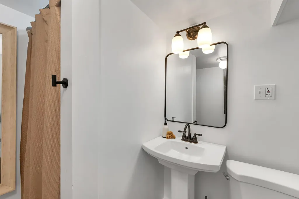 99 Elm Street Goffstown NH 03045