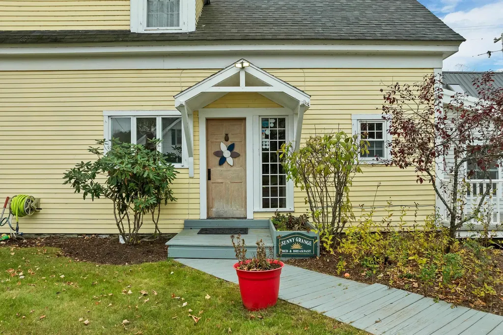 1354 Nh Route 175 Campton NH 03223