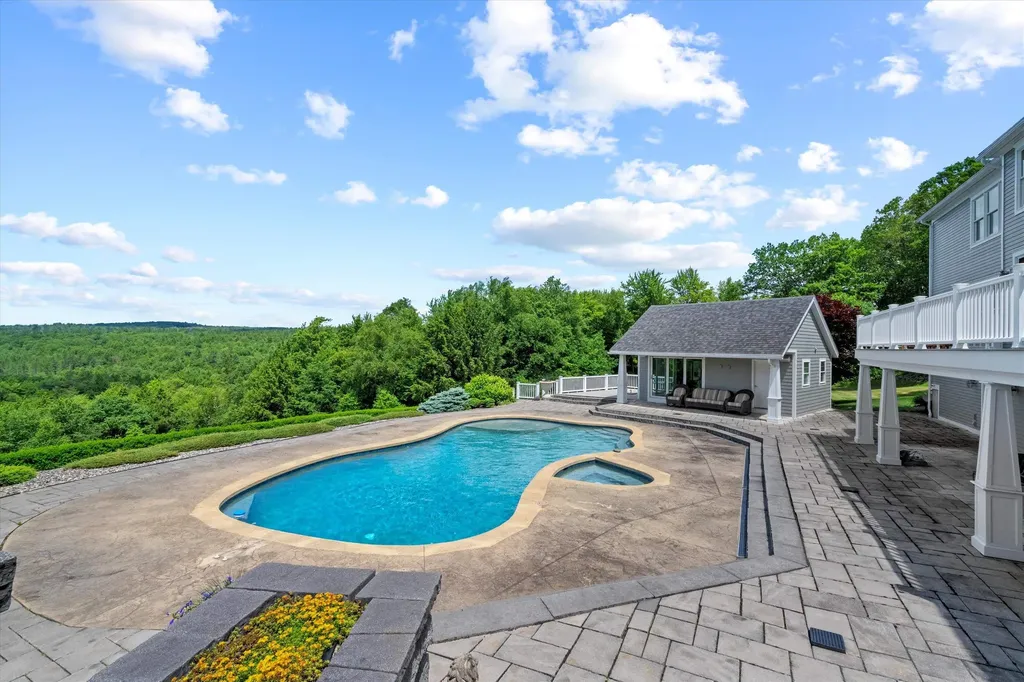 15 Old Stage Road Langdon NH 03602