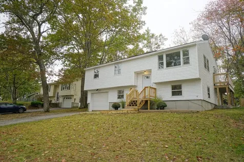 42 Woodfield Street Nashua NH 03062