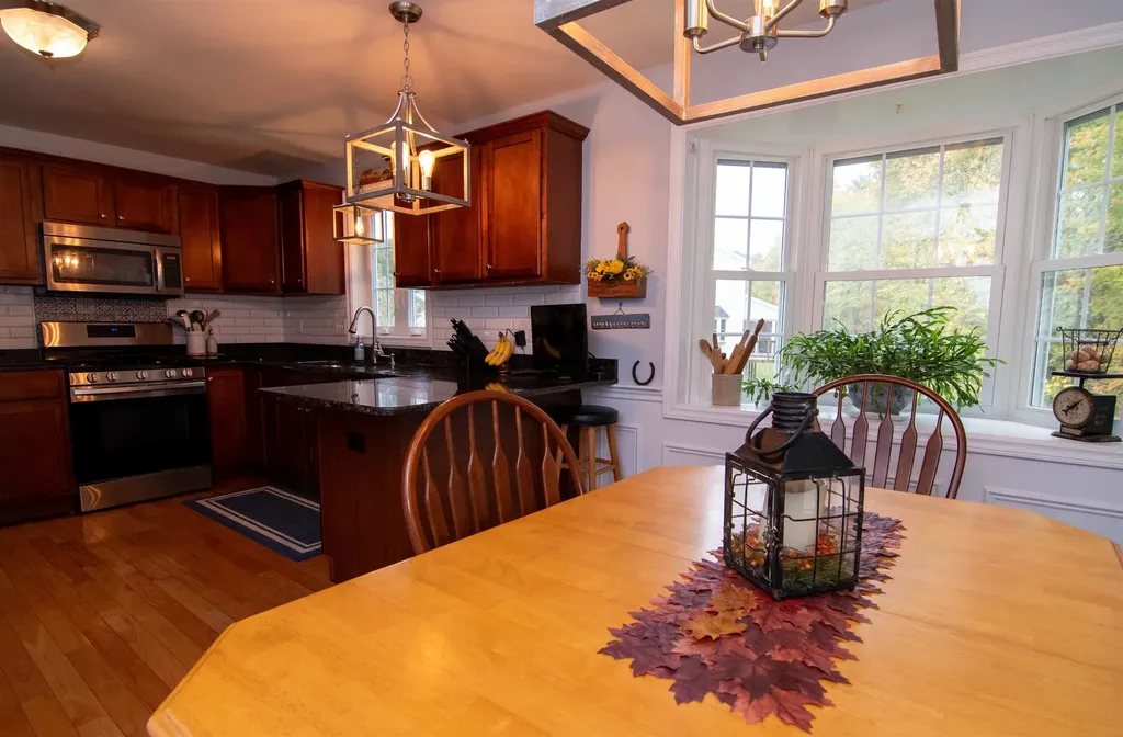 35 Locksley Lane Raymond NH 03077