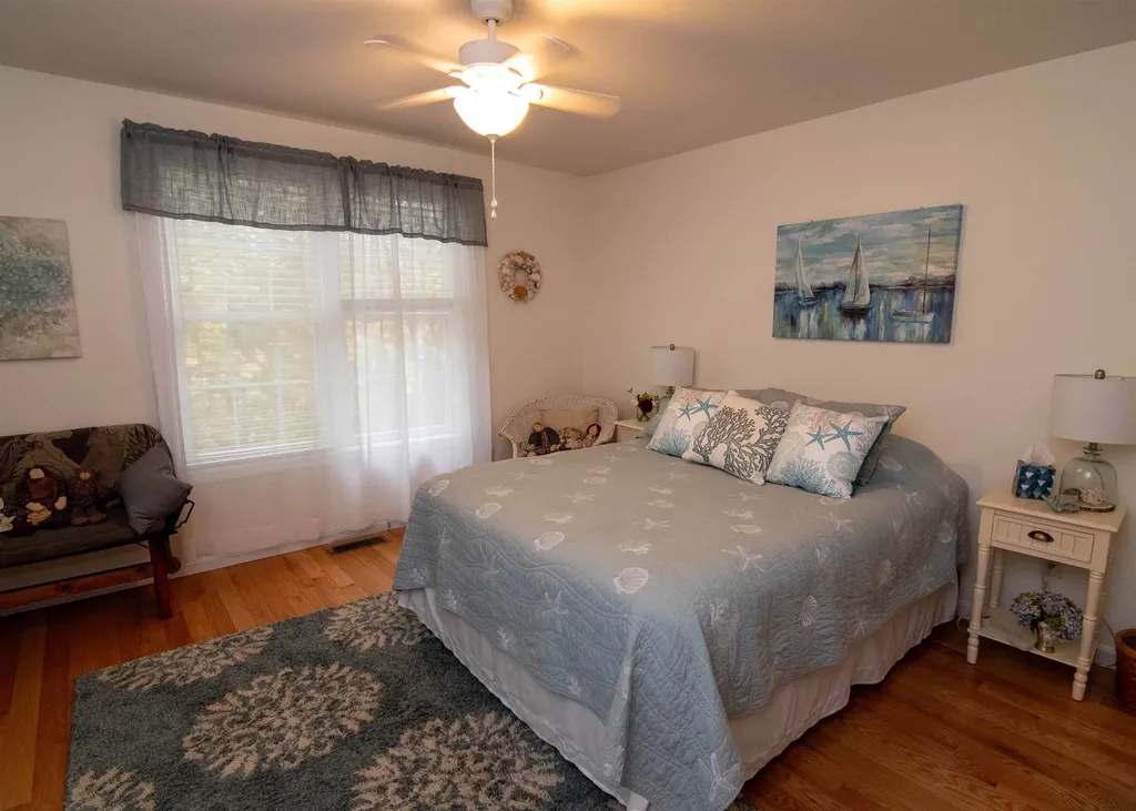 35 Locksley Lane Raymond NH 03077